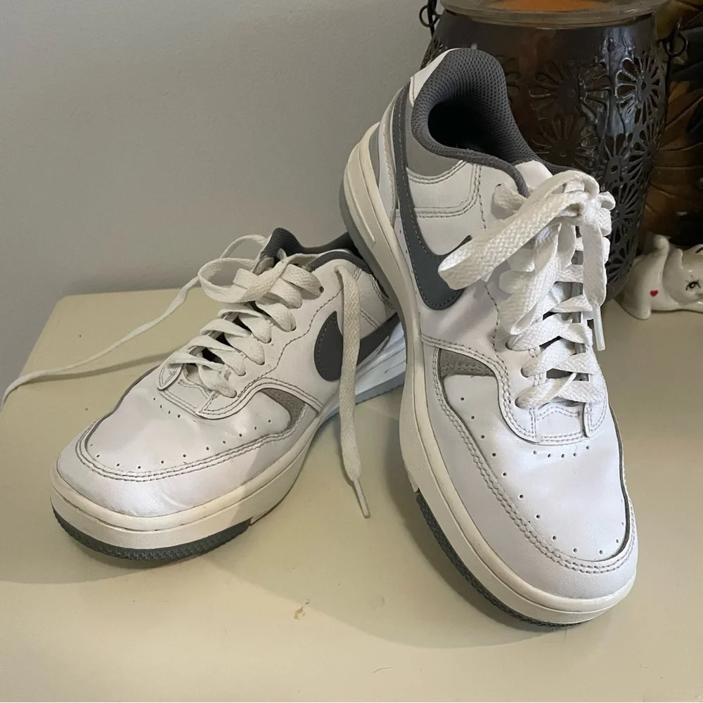 Nike White and Gray woman’s size 6.5 Sneakers - Picture 6 of 8